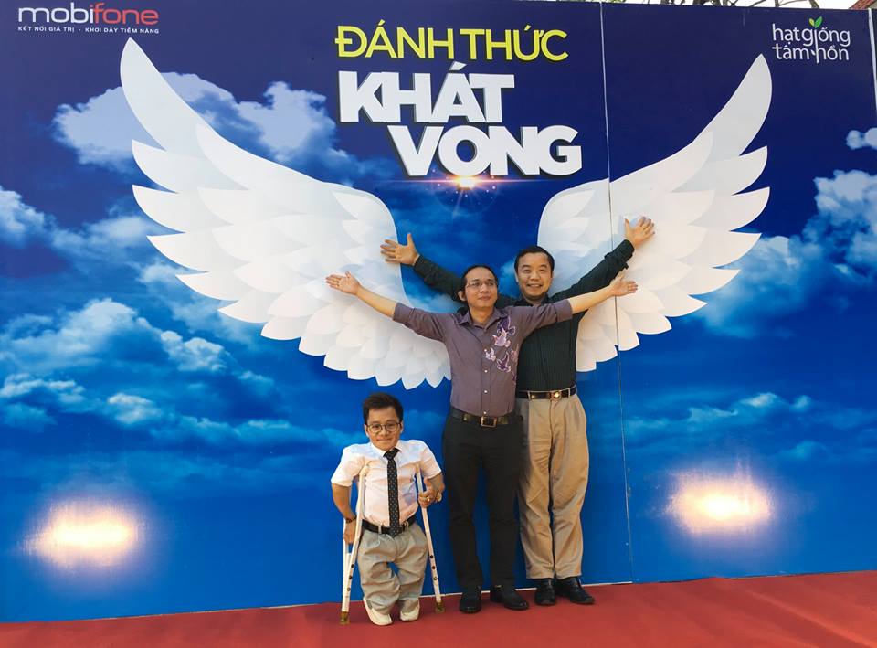 Diễn giả Sơn Lâm, nhạc sĩ Hà Chương và ông Nguyễn Văn Phước - Giám đốc Công ty Trí Việt.